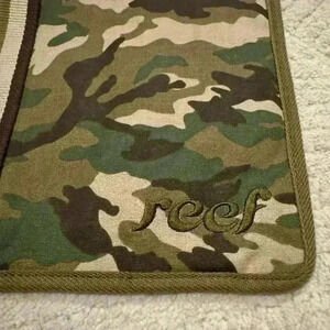 Reef crossbody line new condition